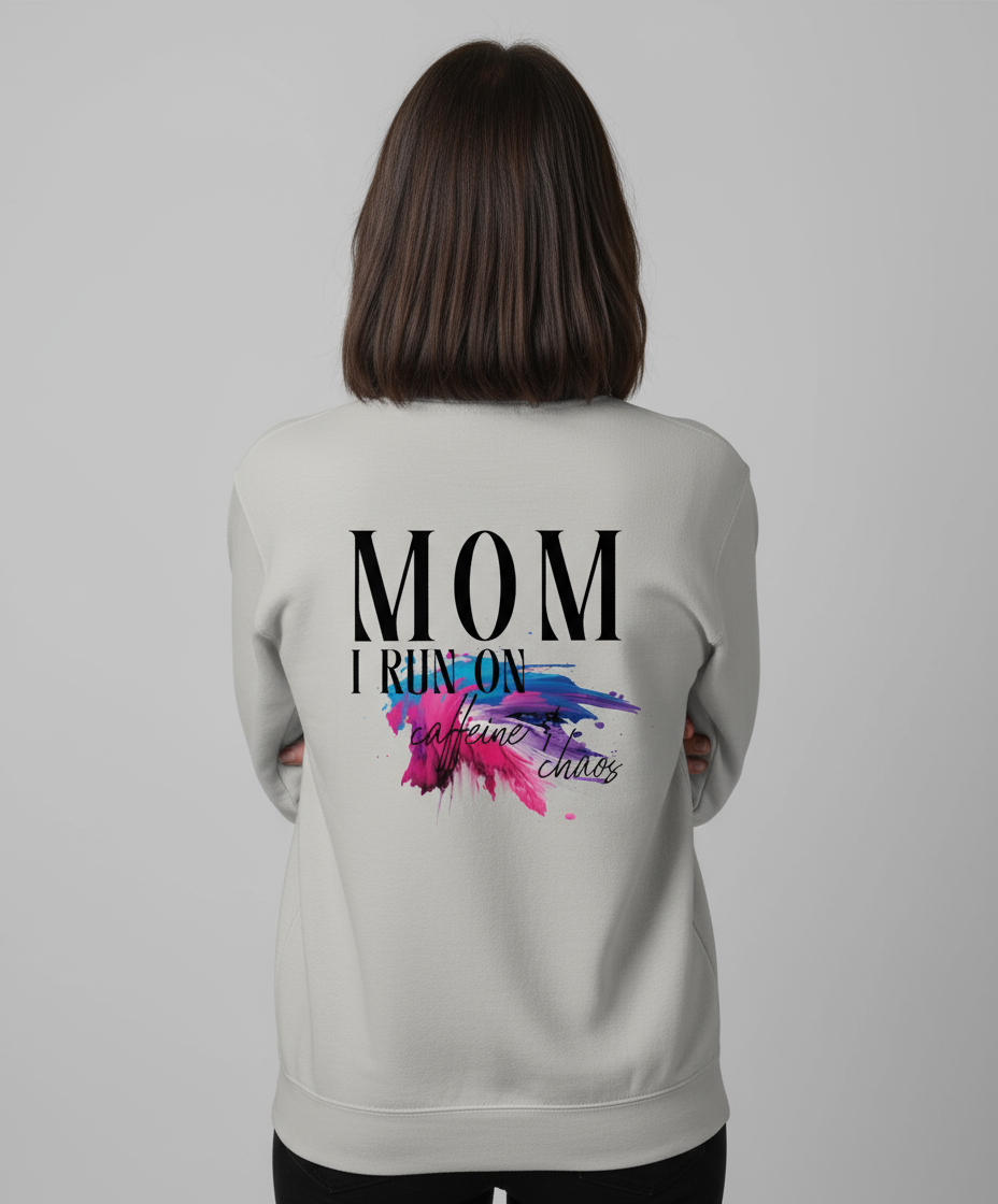 Trui MOM i run on caffeine and chaos